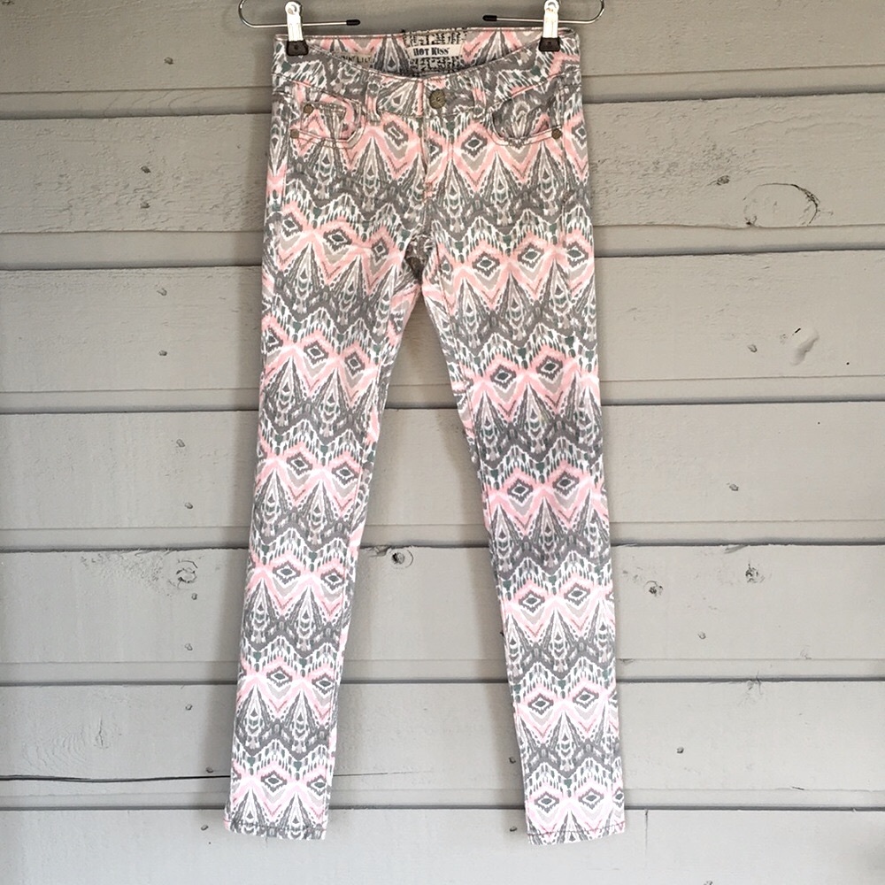 HOT KISS DENIM SOUTHWESTERN TRIBAL PRINT SKINNY LILY